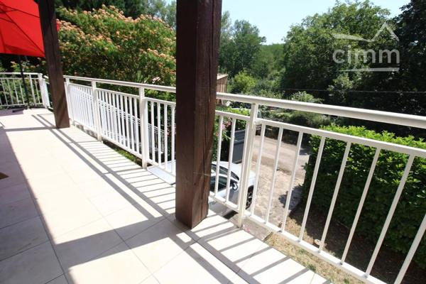 SOUS COMPROMIS une villa de 153 m² avec un jardin clôturé.