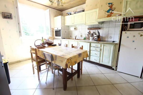 SOUS COMPROMIS une villa de 153 m² avec un jardin clôturé.