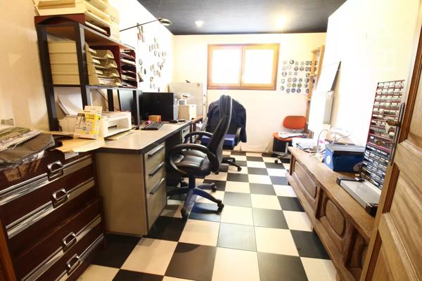 SOUS COMPROMIS une villa de 153 m² avec un jardin clôturé.