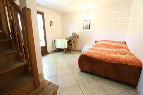 SOUS COMPROMIS une villa de 153 m² avec un jardin clôturé.