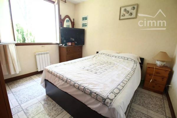 SOUS COMPROMIS une villa de 153 m² avec un jardin clôturé.