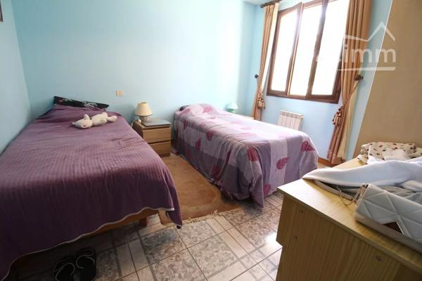 SOUS COMPROMIS une villa de 153 m² avec un jardin clôturé.