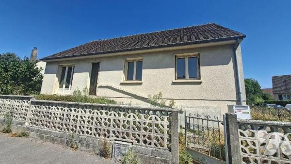 A vendre à LAON ville basse, dans un quartier résidentiel tranquille, pavillon début années 80 ...