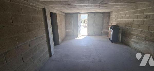 A vendre à LAON ville basse, dans un quartier résidentiel tranquille, pavillon début années 80 ...