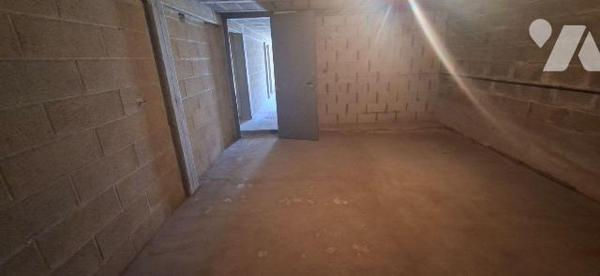 A vendre à LAON ville basse, dans un quartier résidentiel tranquille, pavillon début années 80 ...