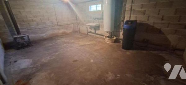 A vendre à LAON ville basse, dans un quartier résidentiel tranquille, pavillon début années 80 ...