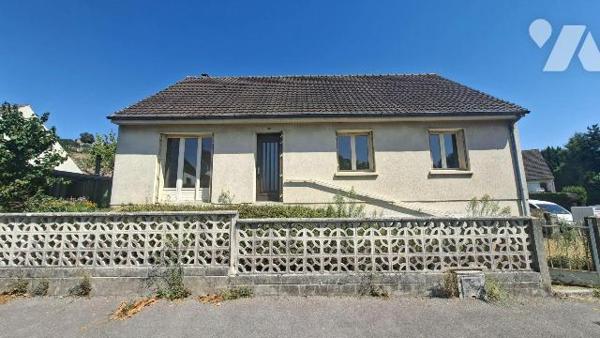 A vendre à LAON ville basse, dans un quartier résidentiel tranquille, pavillon début années 80 ...