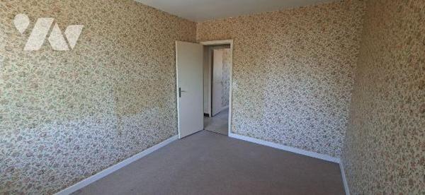A vendre à LAON ville basse, dans un quartier résidentiel tranquille, pavillon début années 80 ...