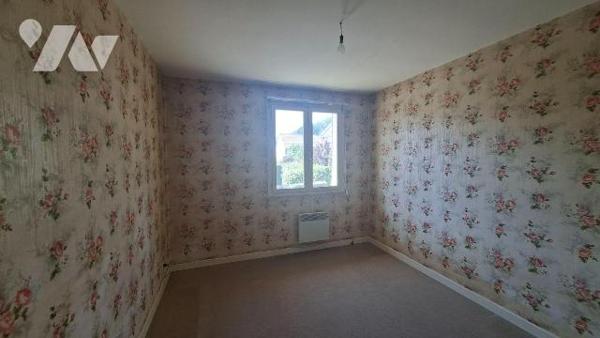 A vendre à LAON ville basse, dans un quartier résidentiel tranquille, pavillon début années 80 ...