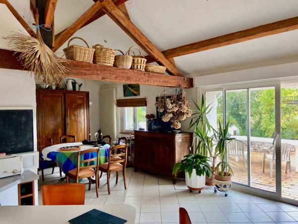 Longère au coeur du marais breton avec dépendances