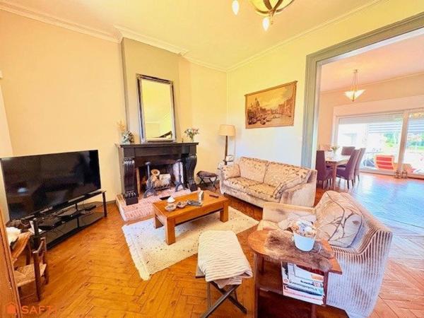 Maison à fort potentiel : deux appartements séparés / une seule grande maison possible !!