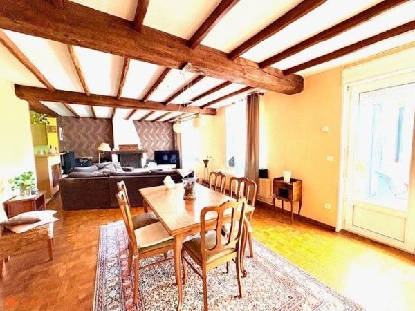 Maison à fort potentiel : deux appartements séparés / une seule grande maison possible !!