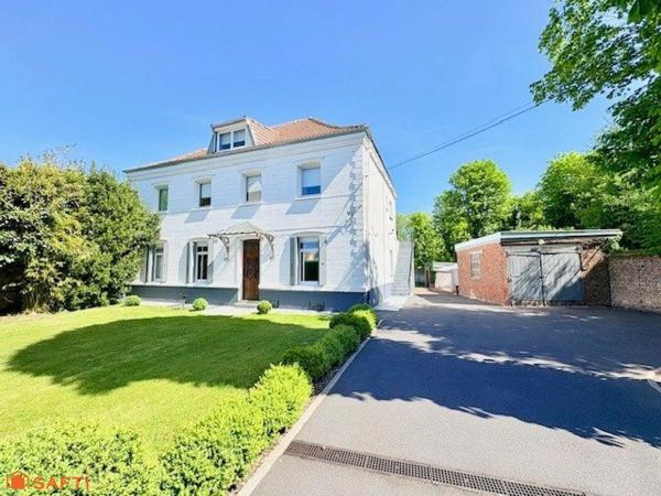 Maison à fort potentiel : deux appartements séparés / une seule grande maison possible !!