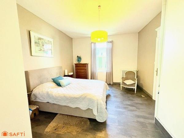 Maison à fort potentiel : deux appartements séparés / une seule grande maison possible !!