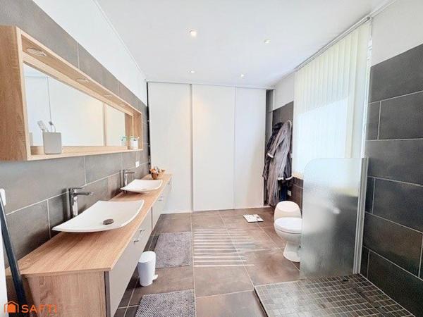 Maison à fort potentiel : deux appartements séparés / une seule grande maison possible !!