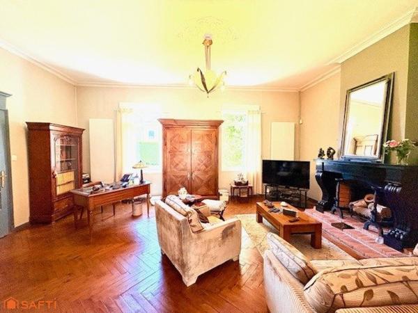 Maison à fort potentiel : deux appartements séparés / une seule grande maison possible !!