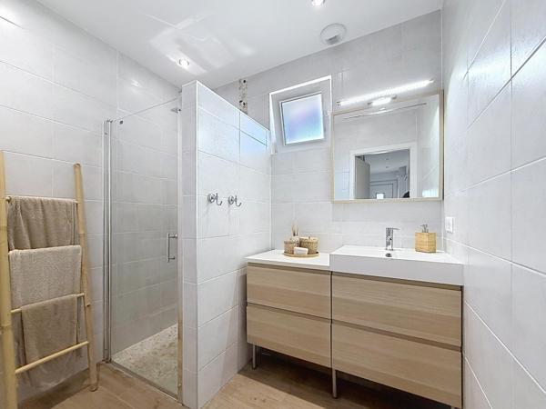Maison moderne prête à accueillir ses prochains propriétaires