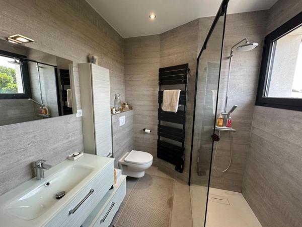 Villa T5 spacieuse avec une architecture moderne - 20240 VENTISERI - HAUTE CORSE - FRANCE