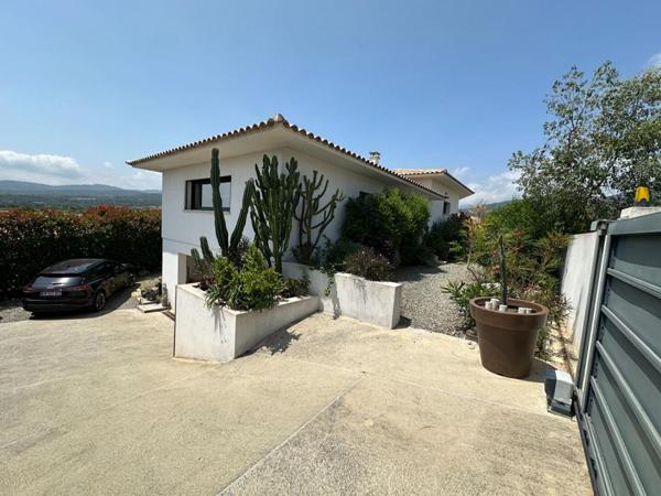 Villa T5 spacieuse avec une architecture moderne - 20240 VENTISERI - HAUTE CORSE - FRANCE