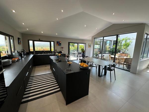 Villa T5 spacieuse avec une architecture moderne - 20240 VENTISERI - HAUTE CORSE - FRANCE