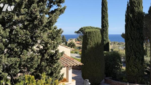  SAINT-AYGULF - Appartement 3 pièces 86 m² avec terrasses, jardin et parking 