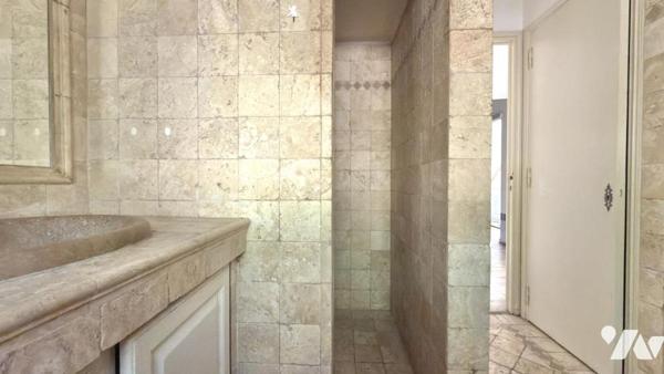  SAINT-AYGULF - Appartement 3 pièces 86 m² avec terrasses, jardin et parking 