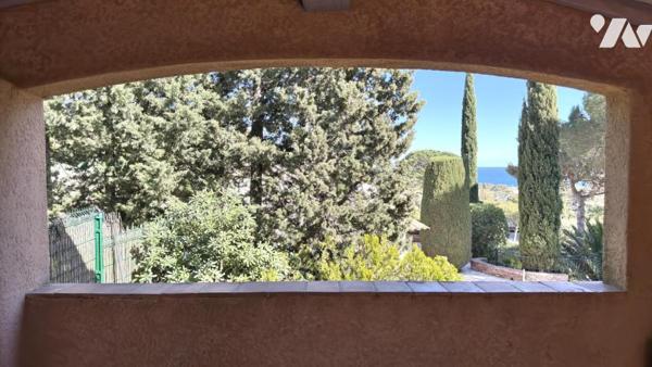  SAINT-AYGULF - Appartement 3 pièces 86 m² avec terrasses, jardin et parking 