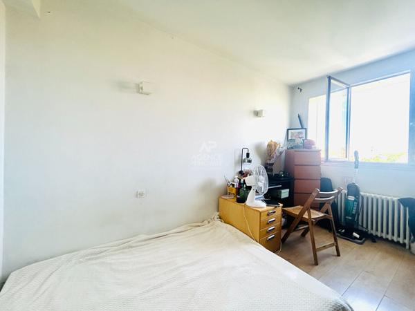 Appartement 3 pièces à vendre à Nanterre - Investissement idéal 295 000 € **  - Référence  15488