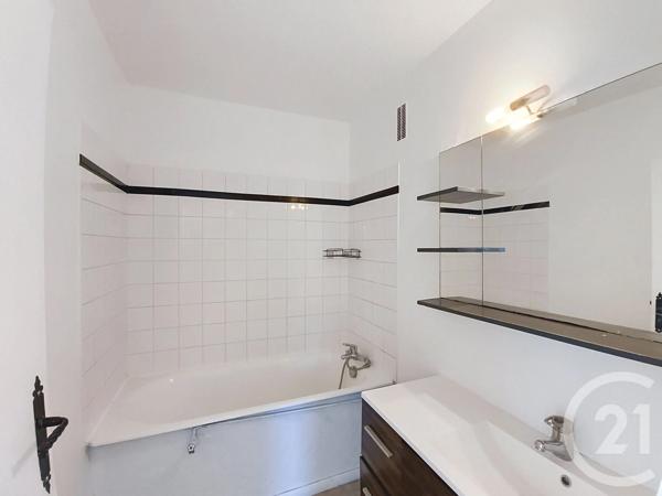 Appartement F3 à vendre  3 pièces - 64,22 m 2   ST DENIS  - 93
