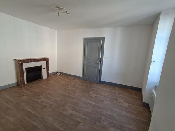 Immeuble Vesoul 3 appartements et 1 local commercial à 189 900 euros