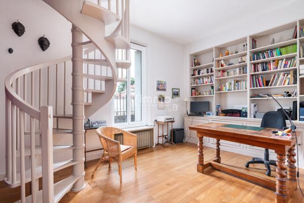 Maison 355 m² + dépendance 100 m² jardin 1130 m²