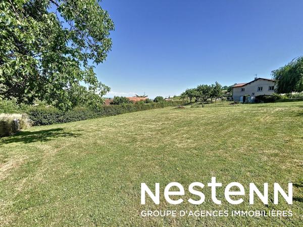 Terrain Constructible de 1300 m² environ - 69840 JULIENAS