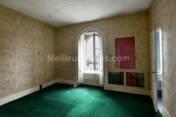  Belle propriété 1900 à rénover sur 1076m2 de terrain divisible.