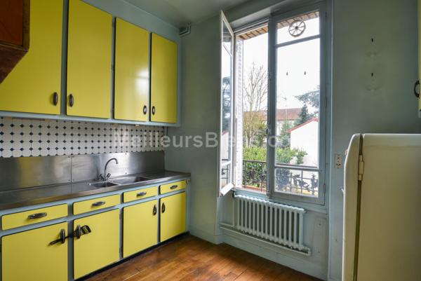  Belle propriété 1900 à rénover sur 1076m2 de terrain divisible.