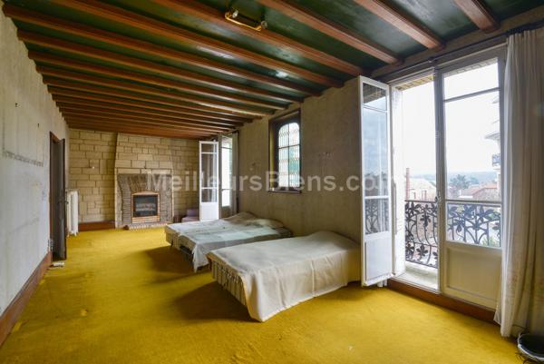  Belle propriété 1900 à rénover sur 1076m2 de terrain divisible.