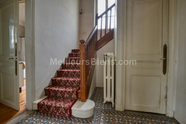  Belle propriété 1900 à rénover sur 1076m2 de terrain divisible.