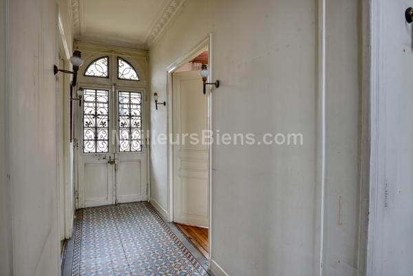  Belle propriété 1900 à rénover sur 1076m2 de terrain divisible.