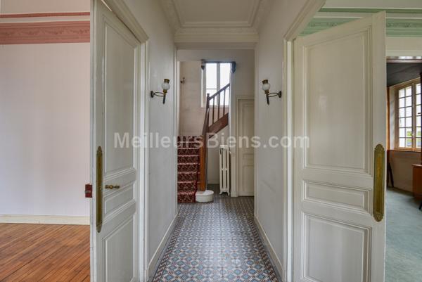  Belle propriété 1900 à rénover sur 1076m2 de terrain divisible.