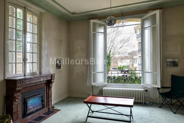  Belle propriété 1900 à rénover sur 1076m2 de terrain divisible.