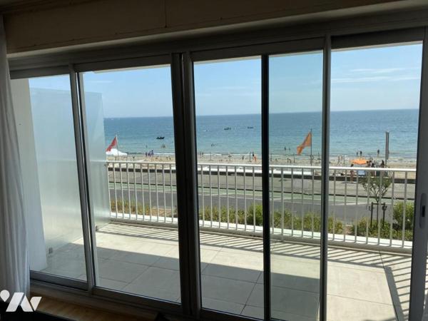 Face à la mer, à La Baule : un appartement à fort potentiel avec cave et garage