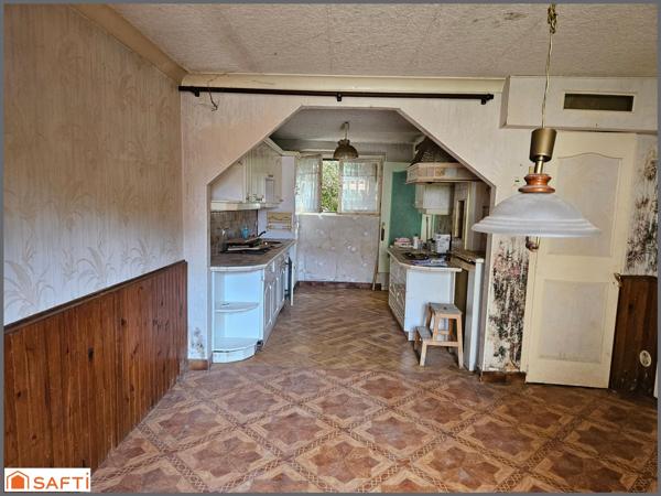 pavillon 2 chambres sur sous-sol avec cour et dépendances