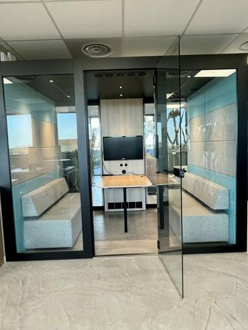 Bureaux récents à vendre à Valence Lautagne avec terrasse partagée et parkings privatifs