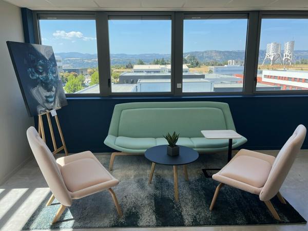 Bureaux récents à vendre à Valence Lautagne avec terrasse partagée et parkings privatifs