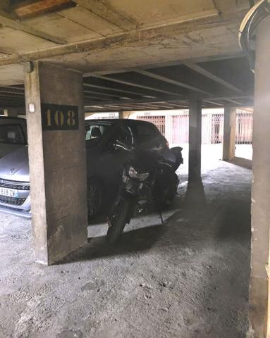 Place de parking pour investissement locatif - Métro DUGOMMIER