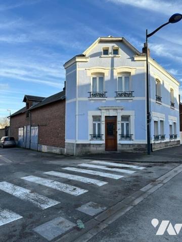 Maison donnant sur 2 rues à vendre sur la commune de BAPAUME comprenant rdc: entrée, salle à ma...