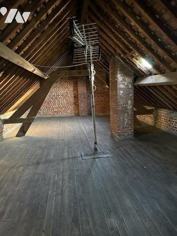 Maison donnant sur 2 rues à vendre sur la commune de BAPAUME comprenant rdc: entrée, salle à ma...