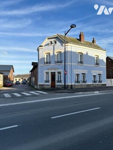 Maison donnant sur 2 rues à vendre sur la commune de BAPAUME comprenant rdc: entrée, salle à ma...