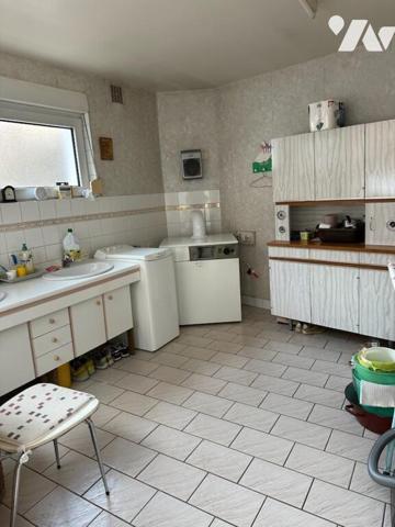 Maison donnant sur 2 rues à vendre sur la commune de BAPAUME comprenant rdc: entrée, salle à ma...