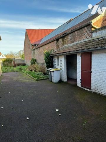 Maison donnant sur 2 rues à vendre sur la commune de BAPAUME comprenant rdc: entrée, salle à ma...