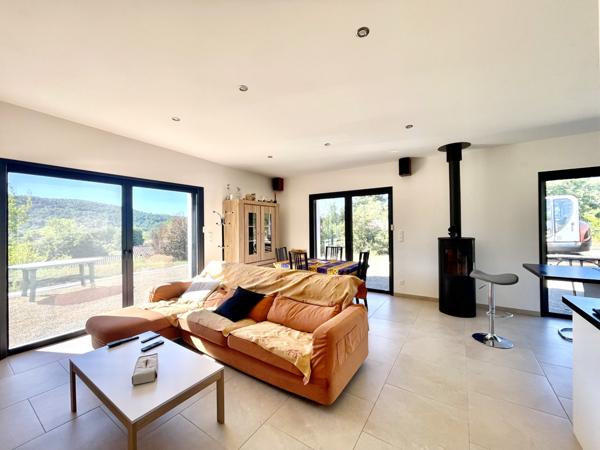 Salernes (83690) Laissez-vous séduire par l’alliance du confort moderne et de l’efficacité énergétique Salernes, Villa 138m2 ut